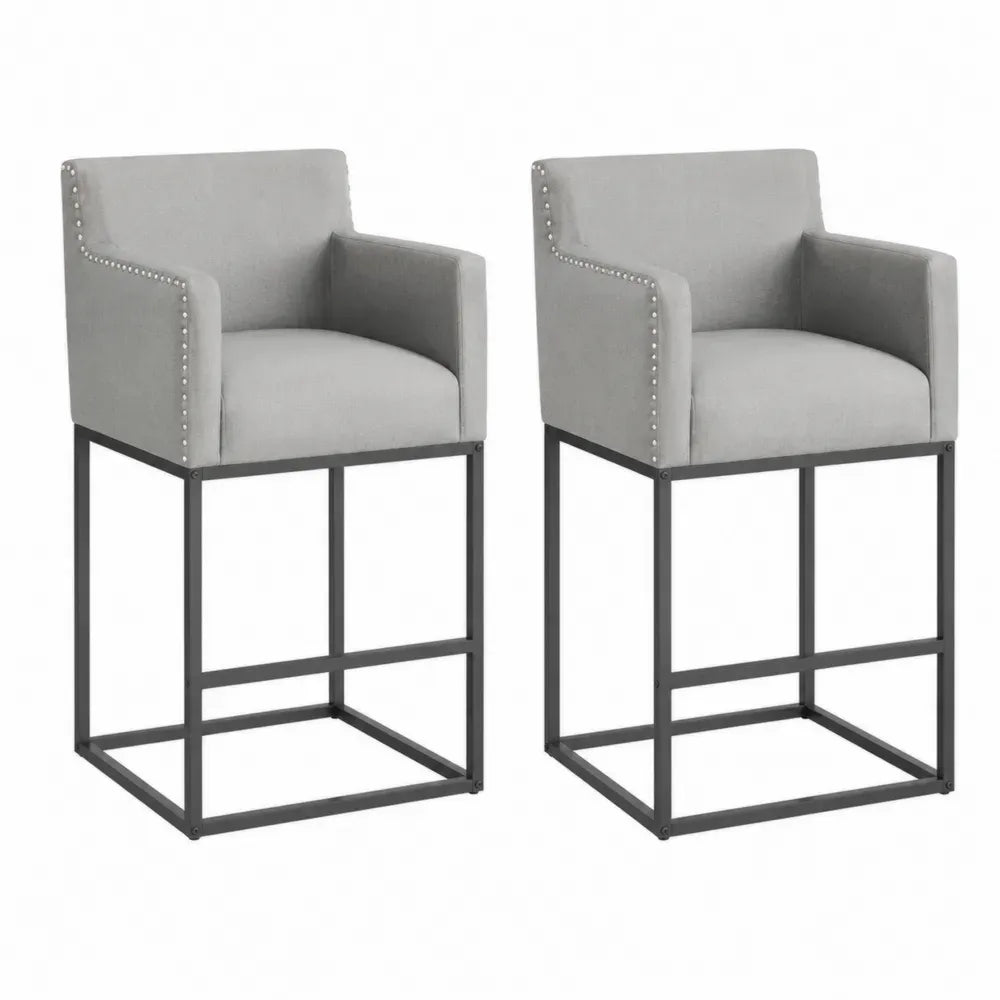 Barhocker 2er Set Barstühle mit Armlehnen und Nagelkopfbesatz 58 x 60 x 105 cm Polyestergewebe Polyurethanschaum pulverbeschichteter Stahl Grau Schwarz Silberfarben