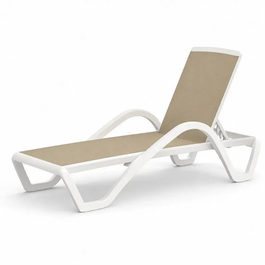 Gartenliege Sonnenliege 187 x 71 x 103 cm geschwungen Polypropylen PVC-beschichtetes Polyester beige weiß mit Armlehnen